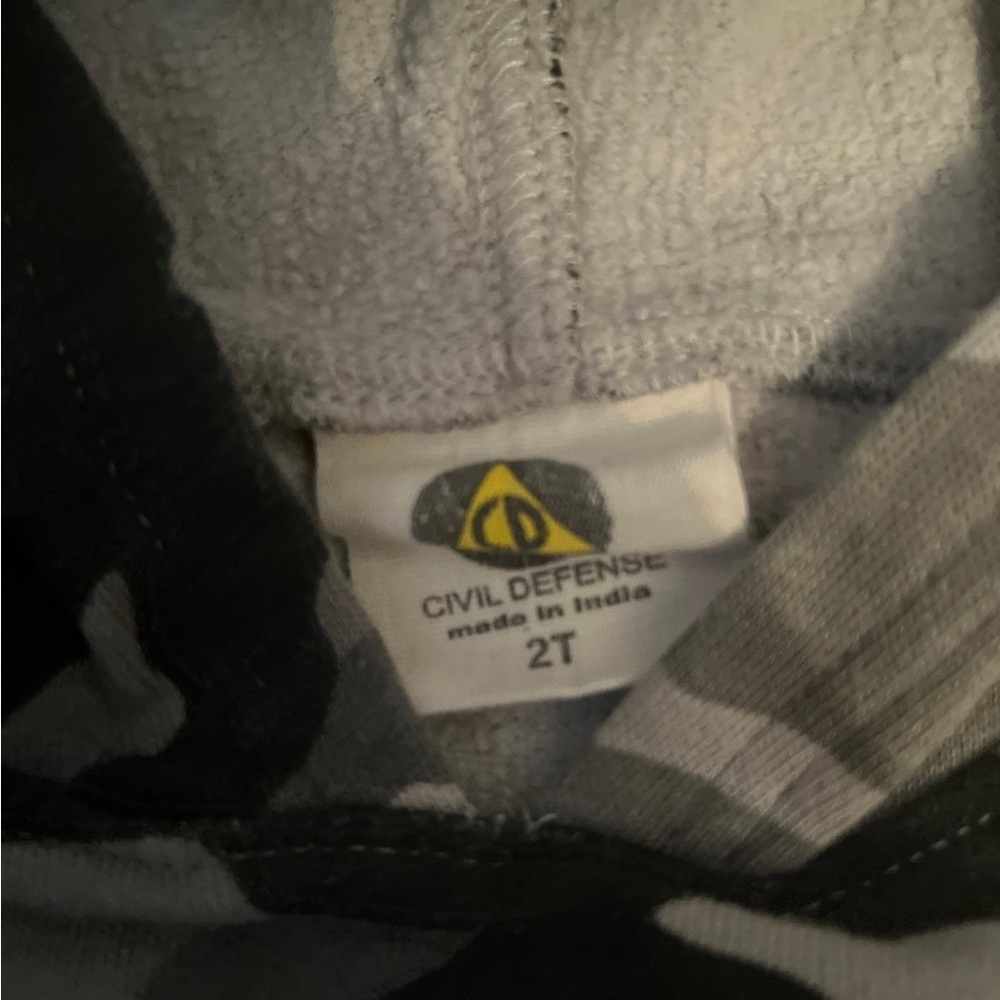 Oshkosh & Carters Toddler 2T boys bundle hooded tees & hoodie sweatshirt - Picture 7 of 7